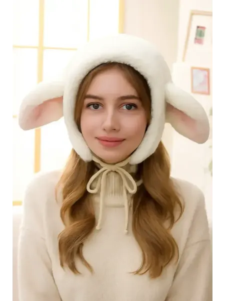 Милый шапка с ушами