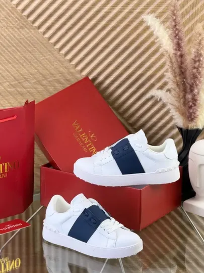 Кроссовки Valentino Garavani для женщин и девочек размер 36-40