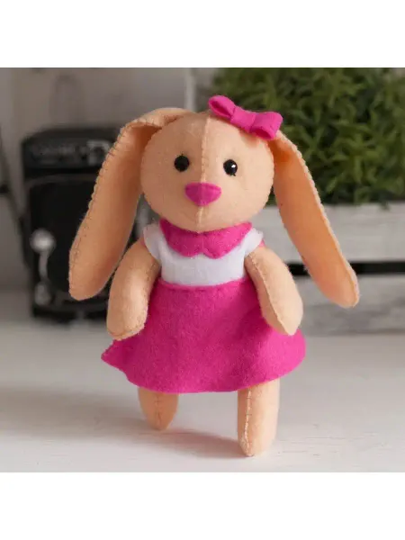 In Mother's Hands Набор для создания игрушки из фетра "Зайка"