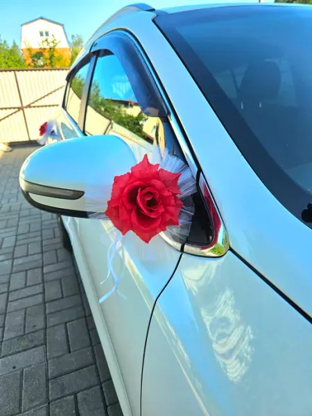 Свадьба в Шоколаде Украшение для свадебного автомобиля розы белые