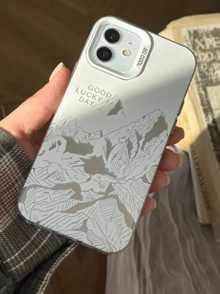CaseLove Чехол на iPhone 12 Серебряный Горы