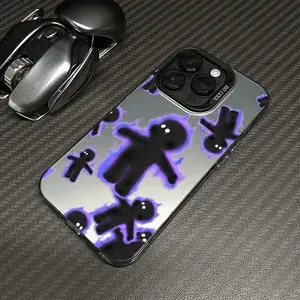 Чехол на айфон 12 / IPHONE 12 черный Светящиеся фигурки в фиолетовом свететивоударный