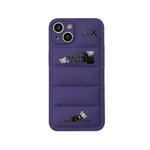 Чехол для iPhone 14 Plus дутый пуховик фиолетовый