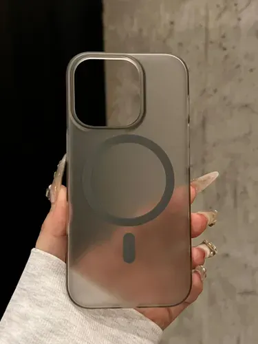 Чехол на iPhone 16 Pro MagSafe