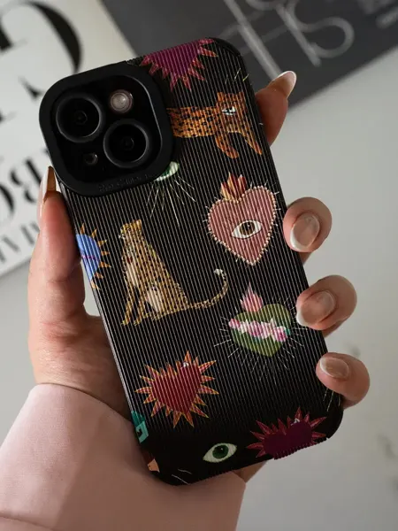 Чехол на iPhone 15 О'Кейси, с принтом, защита камеры, чёрный