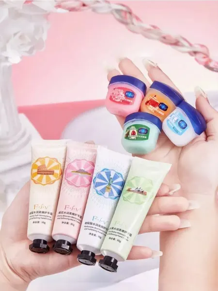 More cosmetics Подарочный набор крем для рук и бальзам для губ