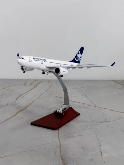 Модель самолёта Airbus A330, авиакомпания Qanot Sharq Airlines, 28 см, Металл+пластик
