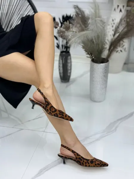 Kami Shoes Туфли слингбэки леопардовые на каблуке с острым носом