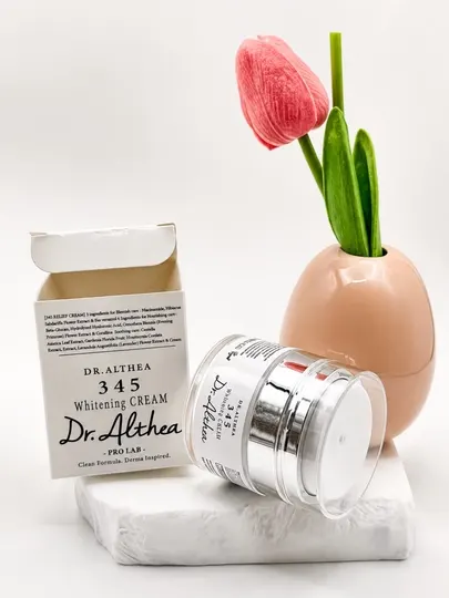 Увлажняющий отбеливающий крем для лица Dr.Althea 345