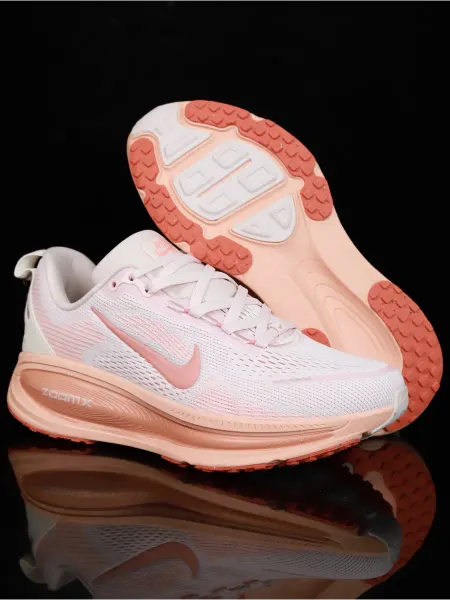 Nike Беговые кроссовки Vomero 18