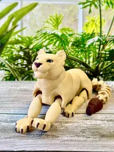 Игрушка Львица подвижная 3D