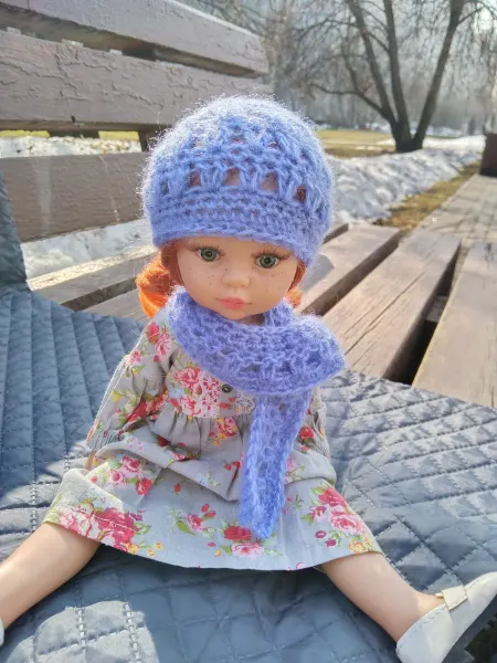 Шапка вязаная ажурная с шарфом для куклы Паола Рейна