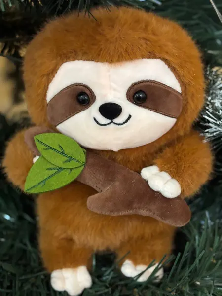7Toys Мягкая игрушка Ленивец с веточкой 23 см