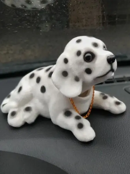 Игрушка на панель авто Собачка