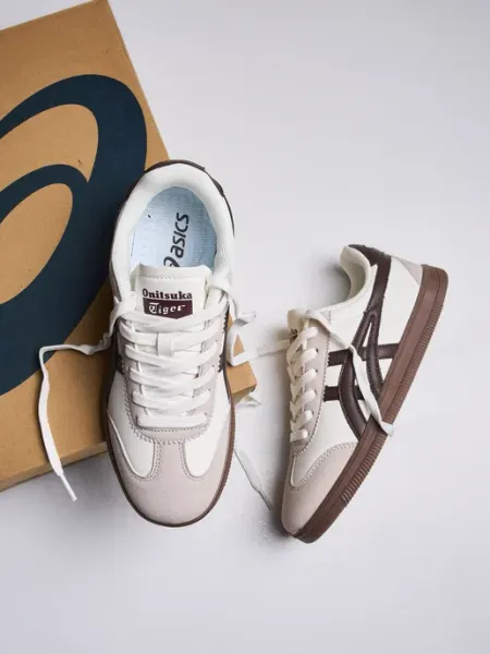 ASICS Кроссовки женские
