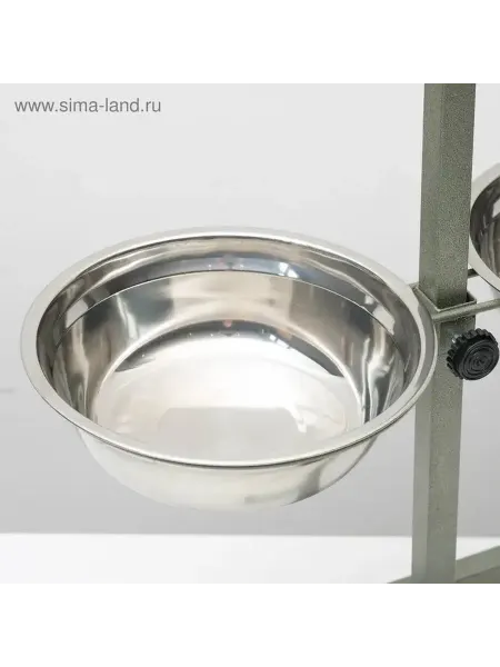 Удобная стойка с мисками для двух питомцев