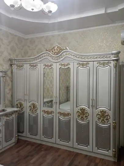Спальный гарнитур «Шохона» – 6-дверный шкаф, кровать, трюмо и 2 тумбы