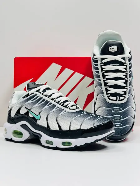 Nike кроссовки