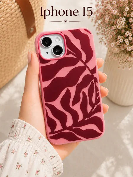 Чехол на iPhone 15 с листьями